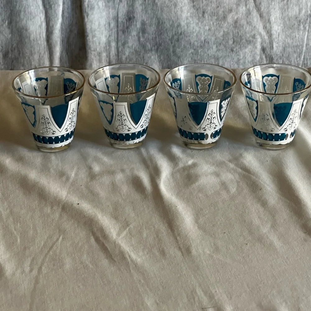 VINTAGE 4 BLUE AND WHITE MID CENTURY RETRO BARWARE LOWBALL TUMBLERS